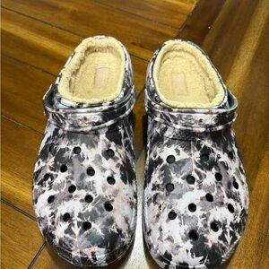 CROCS Black and Gray Fleece-Lined crocs men’s size 13